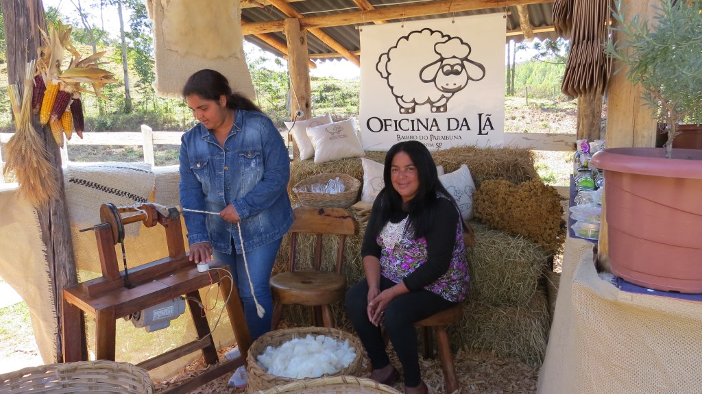 Márcia e Irene fazendo uma demonstração